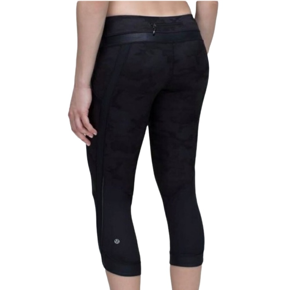 Lululemon Chase Me Crop || Black Camo Size 4